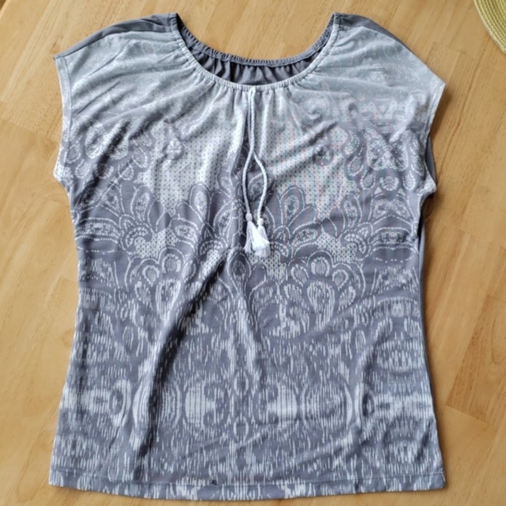 Cleo boho paisley grey short sleeved top